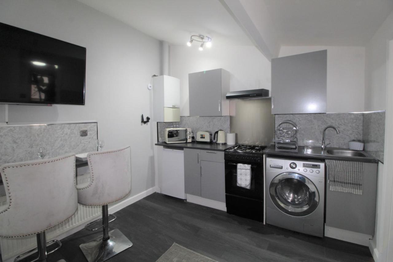 Studio 2 Min Walk To Upton Park Station Londres Exterior foto