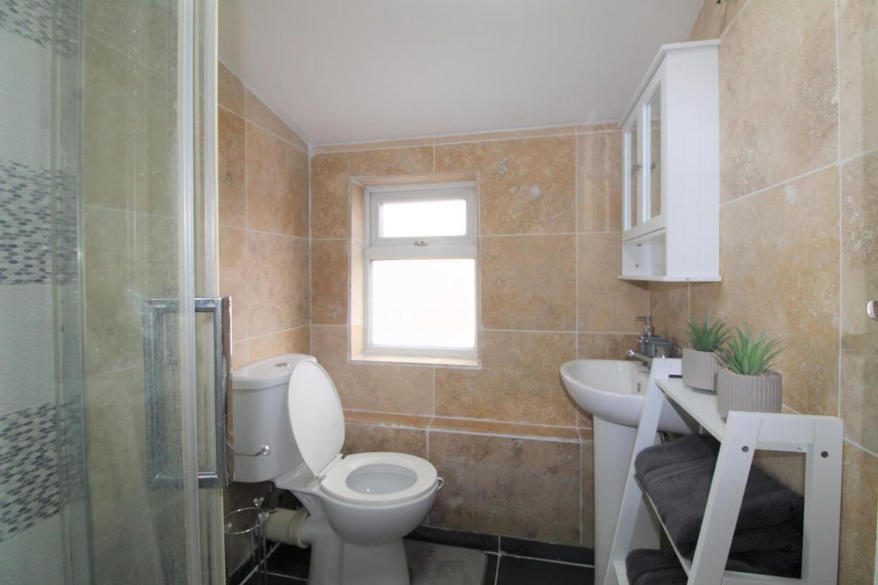 Studio 2 Min Walk To Upton Park Station Londres Exterior foto